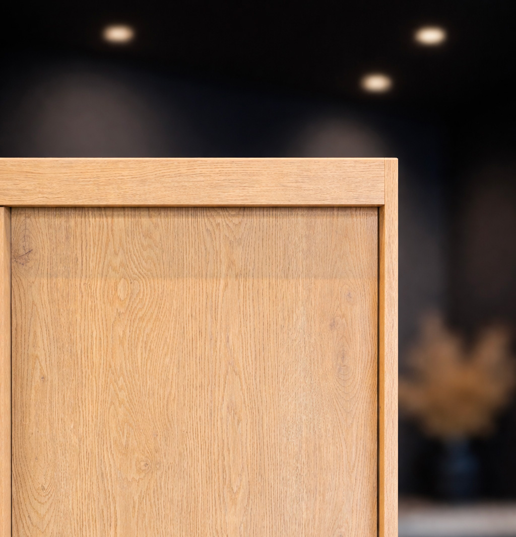 Szafa przesuwna ADAPTE 140 / 215 z półkami i drążkami - Dąb bielony korpus