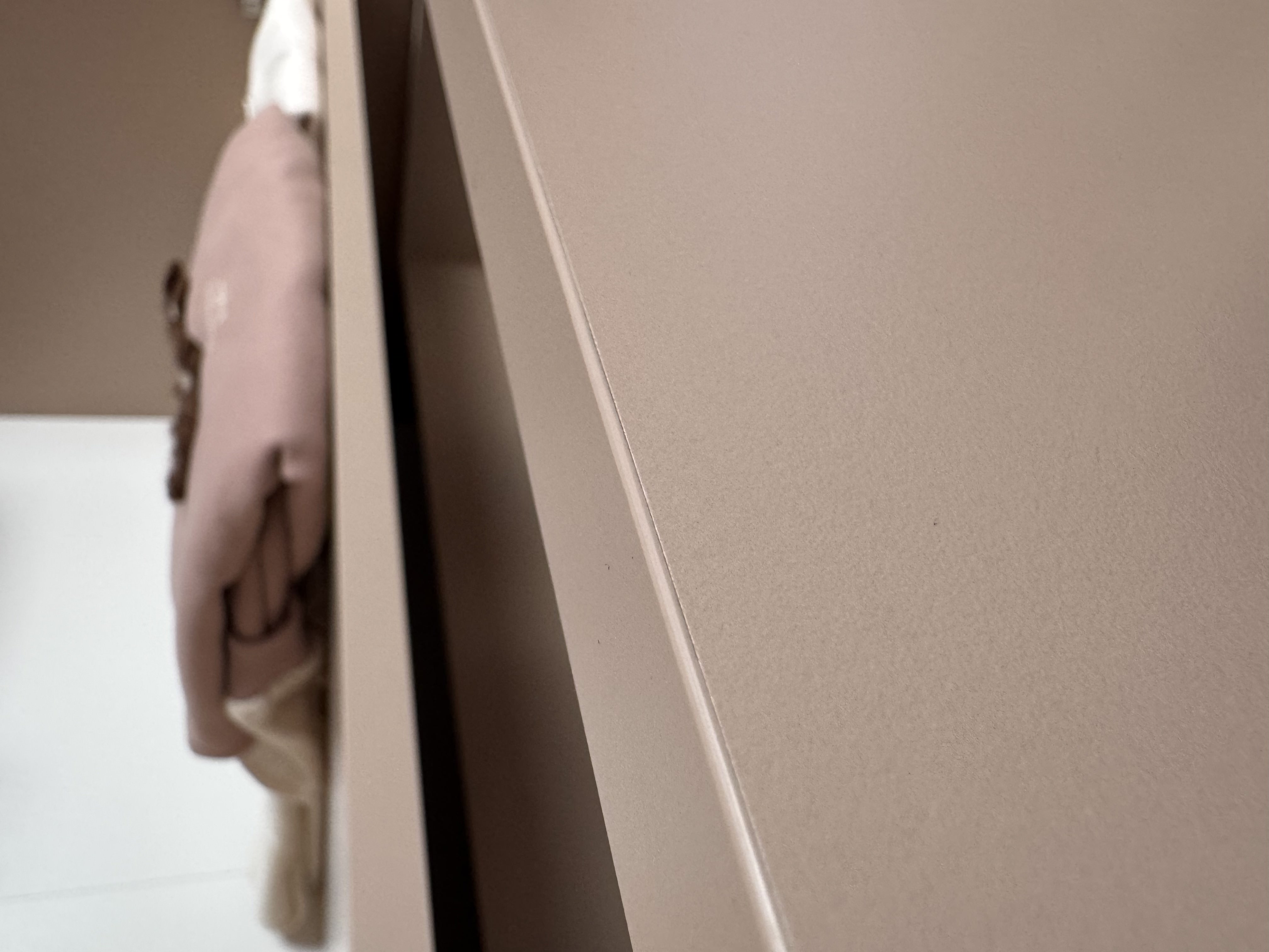 Biurko BOHO 135 cm z dwiema szufladami na drewnianych nogach - Biały mat - NOWOŚĆ 2024 biurko_1